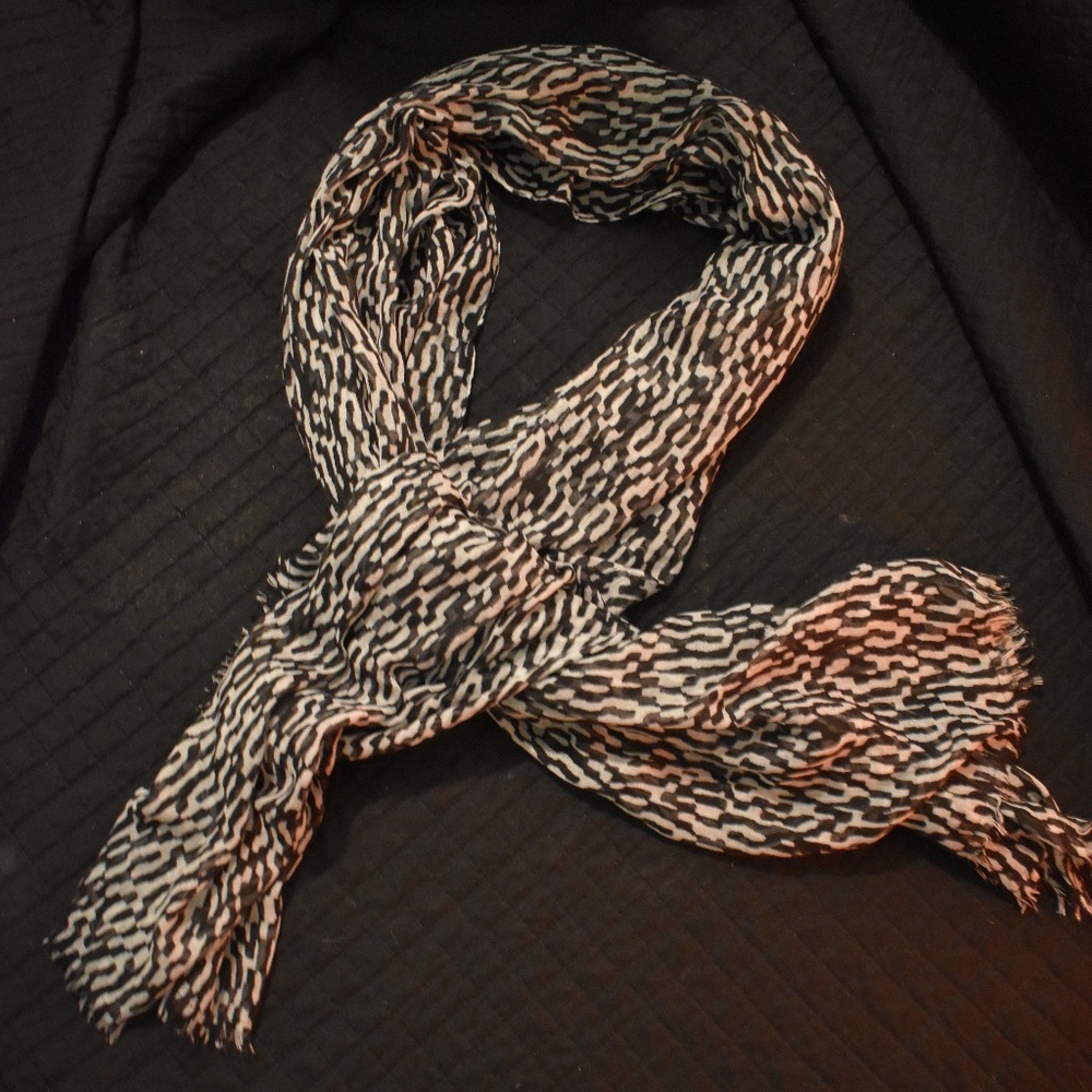H&M print scarf. Barley used.